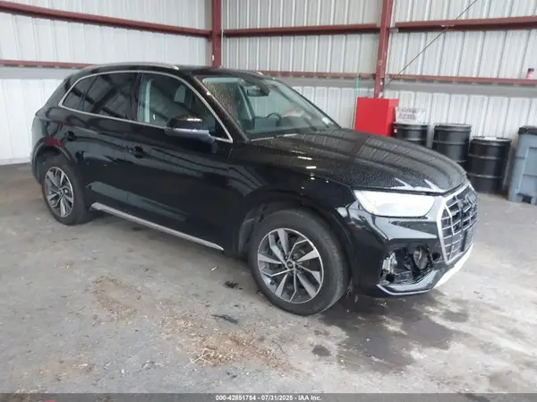 WA1BAAFY4M2106173 2021 AUDI Q5 - Image 1