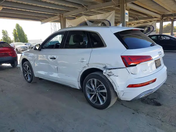 WA1BAAFY4M2109574 2021 AUDI Q5 - Image 2