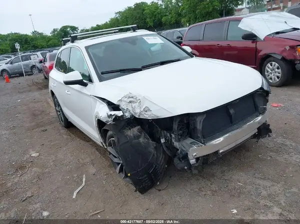 WA1BAAFY4M2119148 2021 AUDI Q5 - Image 1