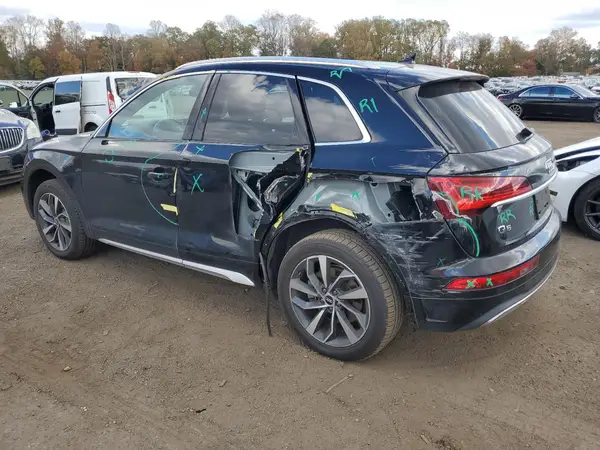 WA1BAAFY4M2133650 2021 AUDI Q5 - Image 2
