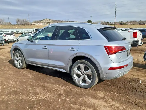 WA1BAAFY5M2010603 2021 AUDI Q5 - Image 2