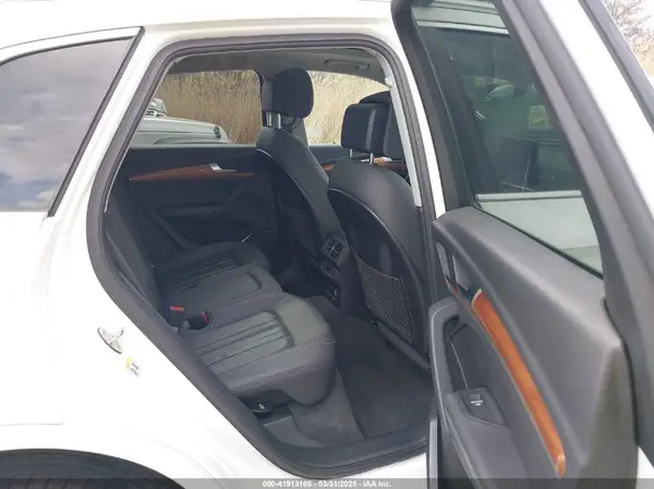 WA1BAAFY5M2018717 2021 AUDI Q5 - Image 8