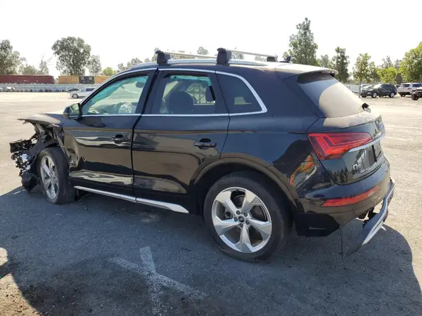 WA1BAAFY5M2028437 2021 AUDI Q5 - Image 2