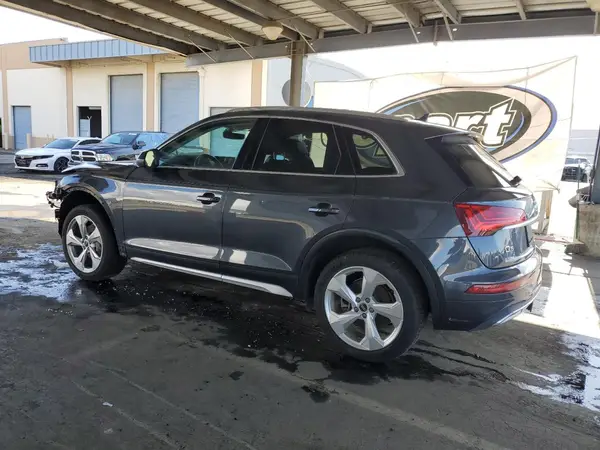 WA1BAAFY5M2038885 2021 AUDI Q5 - Image 2