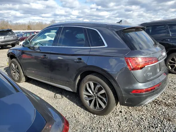 WA1BAAFY5M2039017 2021 AUDI Q5 - Image 2