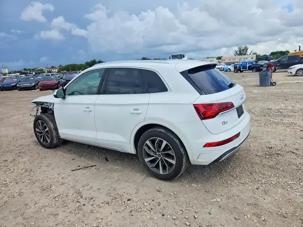 WA1BAAFY5M2041074 2021 AUDI Q5 - Image 2