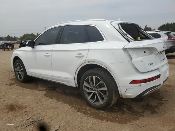 WA1BAAFY5M2071840 2021 AUDI Q5 - Image 2