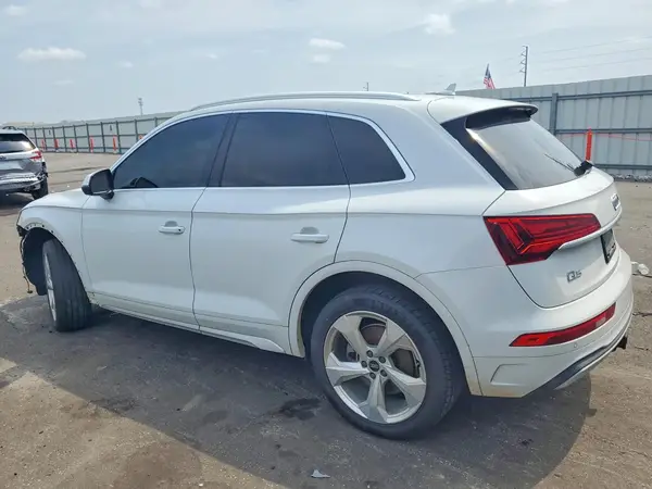 WA1BAAFY5M2083907 2021 AUDI Q5 - Image 2