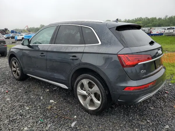WA1BAAFY5M2100978 2021 AUDI Q5 - Image 2