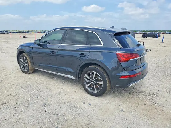 WA1BAAFY5M2102360 2021 AUDI Q5 - Image 2