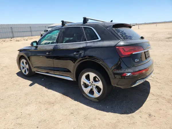 WA1BAAFY5M2104366 2021 AUDI Q5 - Image 2