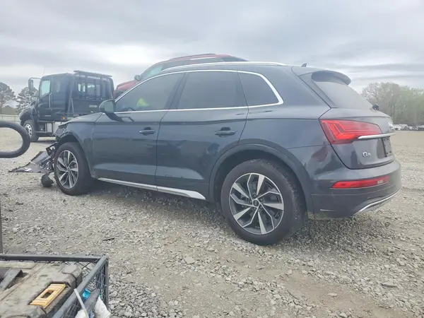 WA1BAAFY5M2105419 2021 AUDI Q5 - Image 2