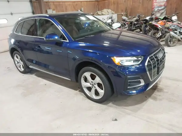 WA1BAAFY5M2114069 2021 AUDI Q5 - Image 1