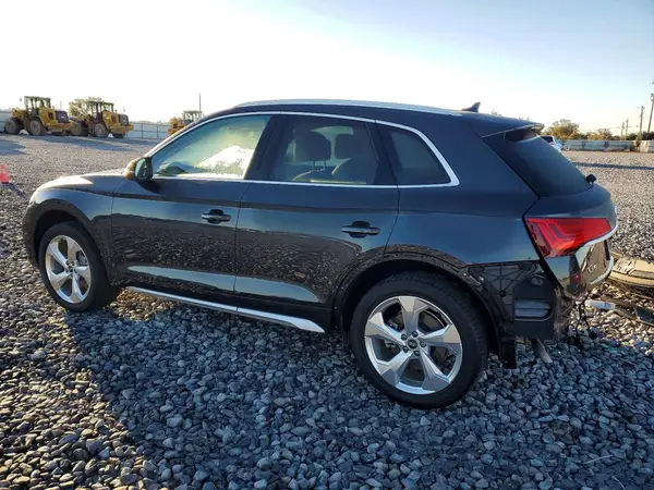 WA1BAAFY5M2115528 2021 AUDI Q5 - Image 2