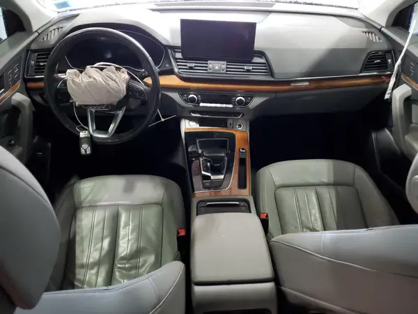 WA1BAAFY5M2128070 2021 AUDI Q5 - Image 8