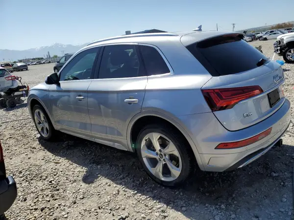 WA1BAAFY6M2004339 2021 AUDI Q5 - Image 2