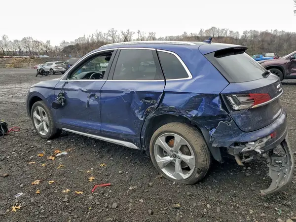 WA1BAAFY6M2059048 2021 AUDI Q5 - Image 2