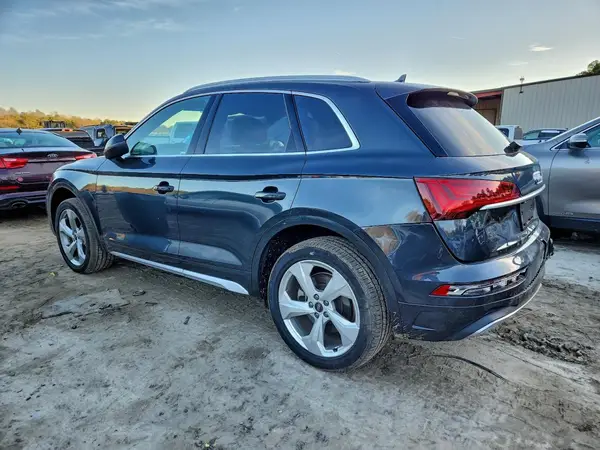 WA1BAAFY6M2061463 2021 AUDI Q5 - Image 2