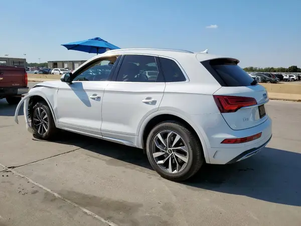 WA1BAAFY6M2068512 2021 AUDI Q5 - Image 2