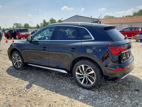 WA1BAAFY6M2073581 2021 AUDI Q5 - Image 2