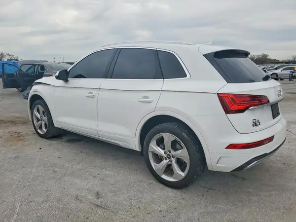 WA1BAAFY6M2098092 2021 AUDI Q5 - Image 2