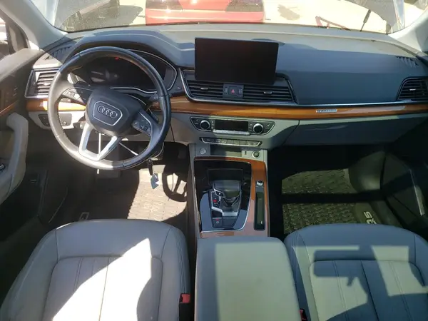 WA1BAAFY6M2100360 2021 AUDI Q5 - Image 8