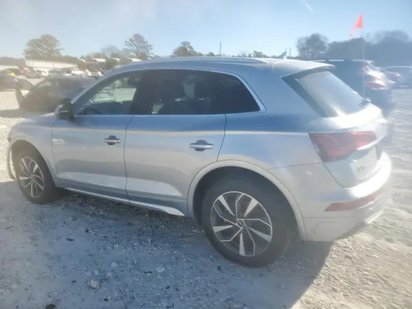WA1BAAFY6M2105428 2021 AUDI Q5 - Image 2
