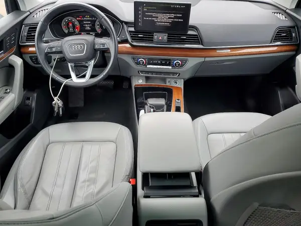 WA1BAAFY6M2112105 2021 AUDI Q5 - Image 8