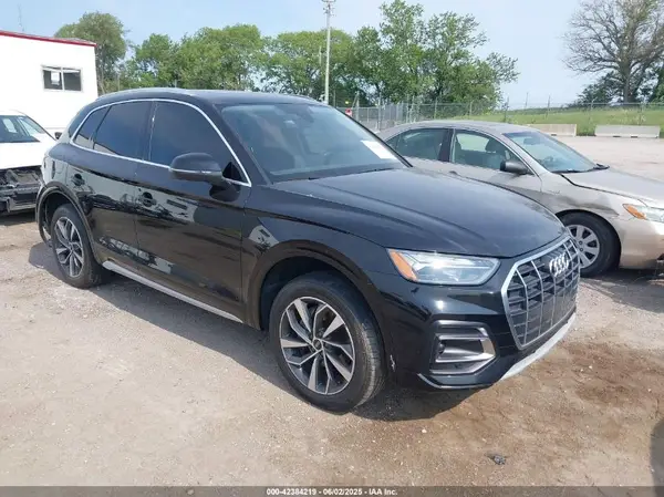 WA1BAAFY6M2127820 2021 AUDI Q5 - Image 1