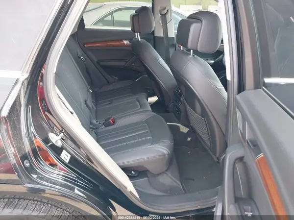 WA1BAAFY6M2127820 2021 AUDI Q5 - Image 8