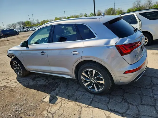 WA1BAAFY6M2128174 2021 AUDI Q5 - Image 2