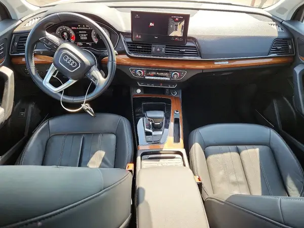 WA1BAAFY6M2128174 2021 AUDI Q5 - Image 8