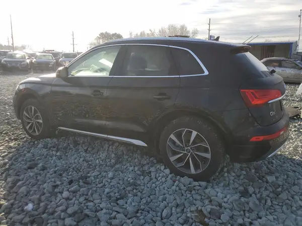 WA1BAAFY6M2128563 2021 AUDI Q5 - Image 2