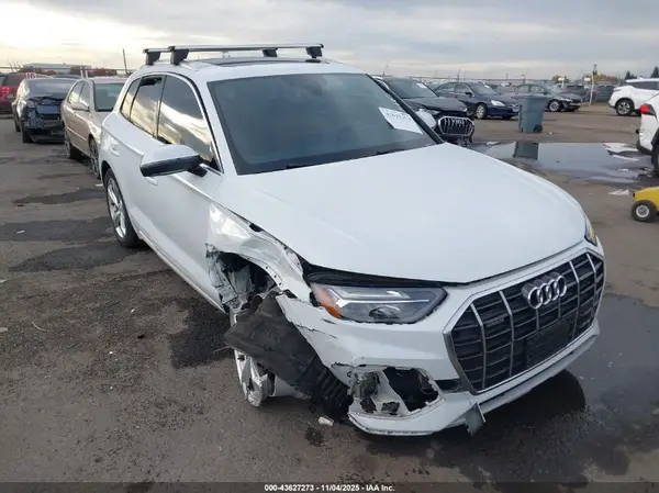 WA1BAAFY7M2024843 2021 AUDI Q5 - Image 1