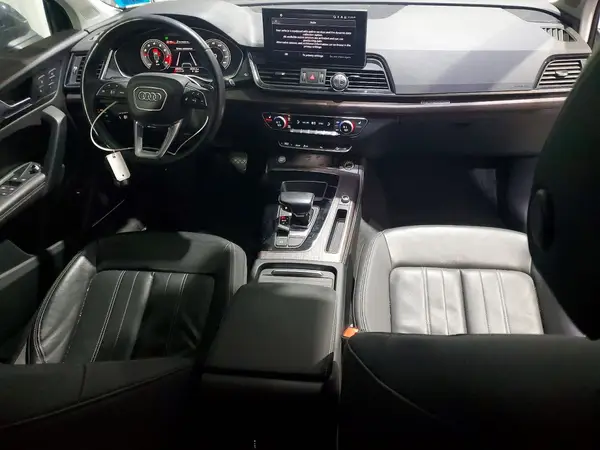 WA1BAAFY7M2065960 2021 AUDI Q5 - Image 8