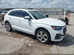 WA1BAAFY7M2073427 2021 AUDI Q5