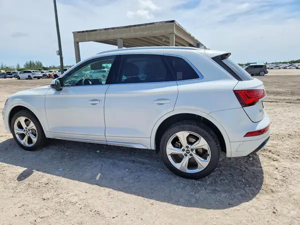 WA1BAAFY7M2082418 2021 AUDI Q5 - Image 2