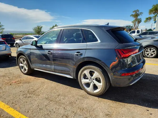 WA1BAAFY7M2100321 2021 AUDI Q5 - Image 2