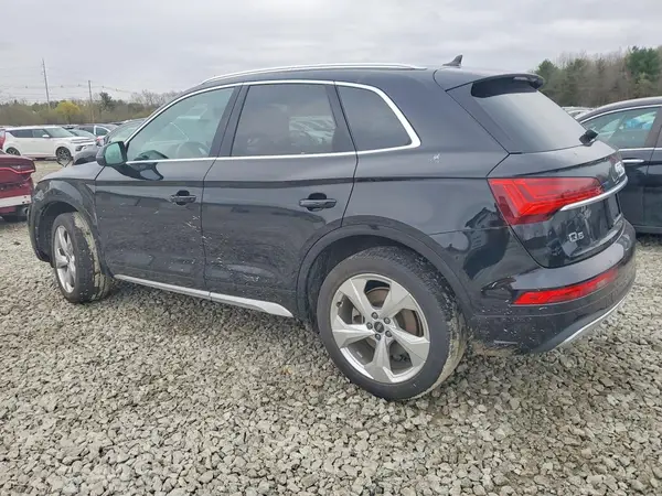 WA1BAAFY7M2111545 2021 AUDI Q5 - Image 2