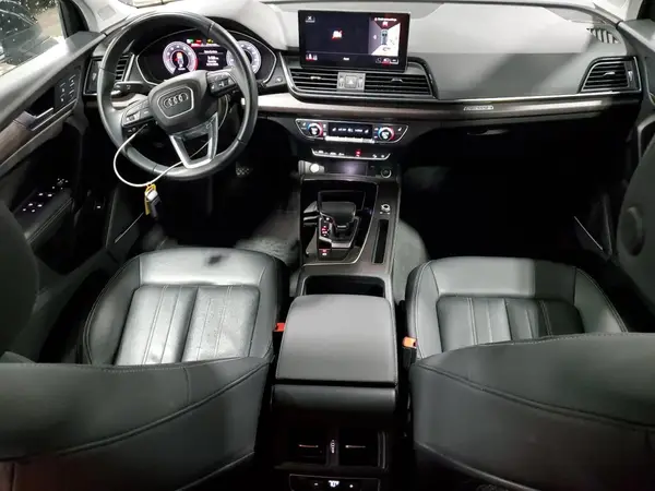 WA1BAAFY7M2131262 2021 AUDI Q5 - Image 8