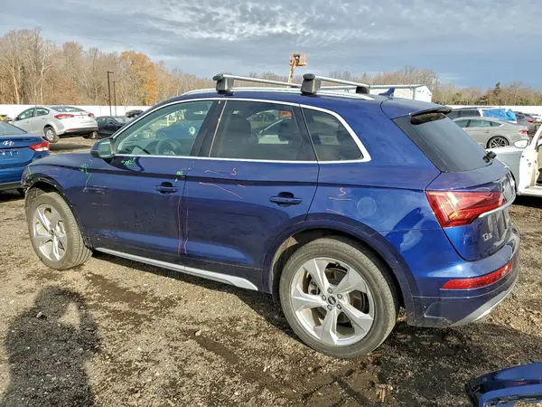 WA1BAAFY7M2137126 2021 AUDI Q5 - Image 2