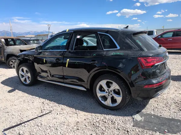 WA1BAAFY8M2006044 2021 AUDI Q5 - Image 2