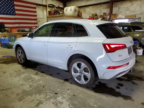 WA1BAAFY8M2015617 2021 AUDI Q5 - Image 2