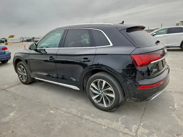 WA1BAAFY8M2024897 2021 AUDI Q5 - Image 2