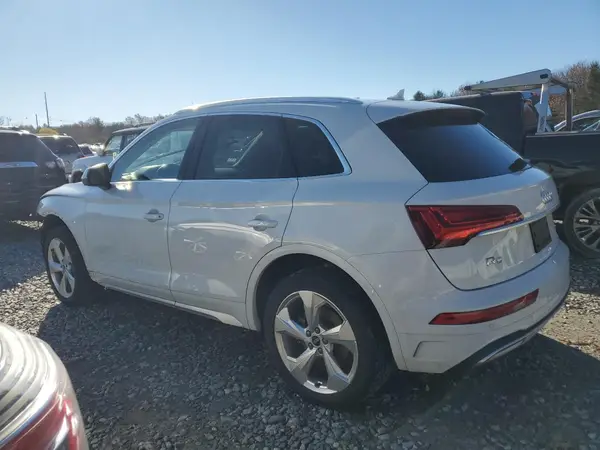 WA1BAAFY8M2071072 2021 AUDI Q5 - Image 2