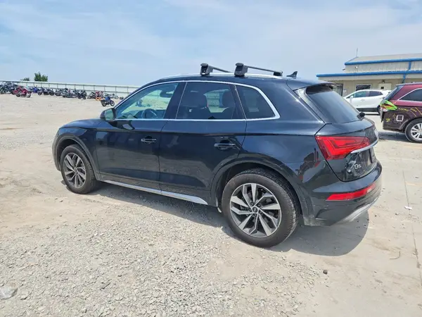 WA1BAAFY8M2107620 2021 AUDI Q5 - Image 2