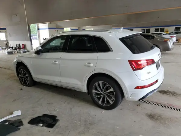 WA1BAAFY8M2116172 2021 AUDI Q5 - Image 2