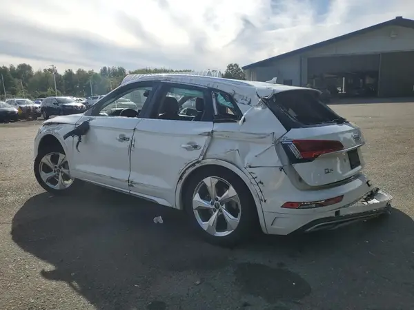 WA1BAAFY8M2129438 2021 AUDI Q5 - Image 2