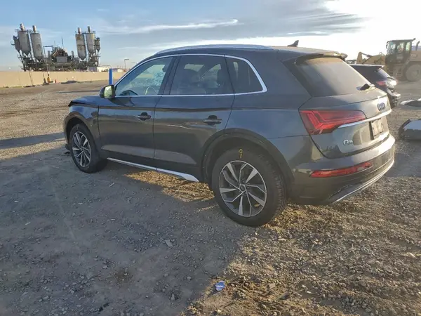 WA1BAAFY8M2135627 2021 AUDI Q5 - Image 2