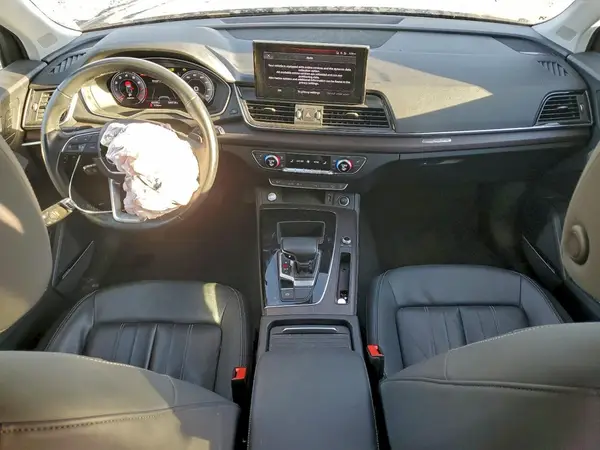 WA1BAAFY8M2135627 2021 AUDI Q5 - Image 8